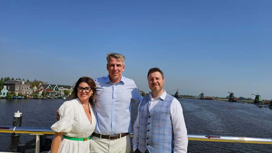 Private tour Mercedes Van, Zaandam, Zaanse Schans & Volendam - Electric car hops: not flashy, but good for flow