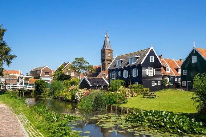 Private Tour to Giethoorn with boat and Zaanse Schans windmills - A private day that feels like two different worlds