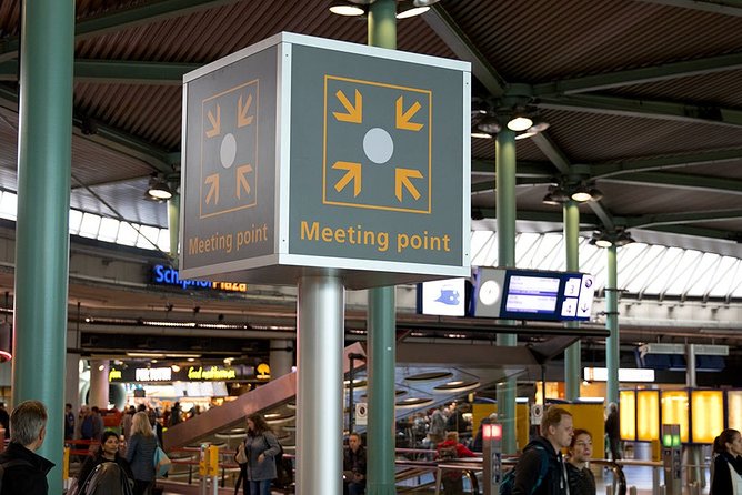 Private Transfer from Amsterdam Airport Schiphol to The Hague - Flight tracking: how delays get handled without stress