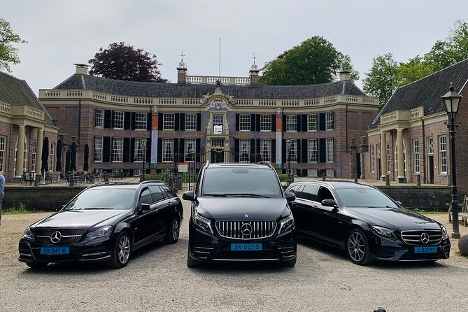 Private Transfer from/to Amsterdam Airport Schiphol - Finding your driver fast at Schiphol, departures hall exits A to H