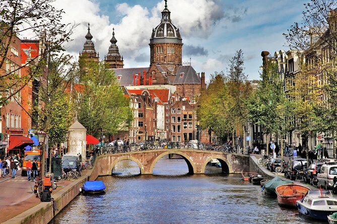 Private walking tour Amsterdam. English or Spanish. - Rembrandt and the Tower of the Coin: small stops that add meaning