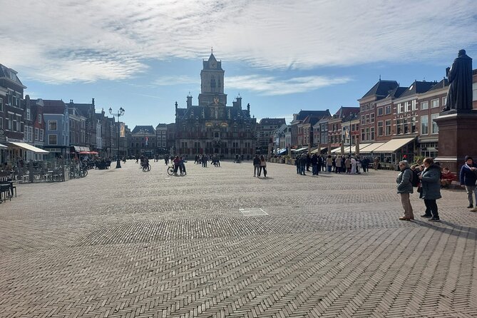 Private Walking Tour of Delft: Dive into the Dutch Golden Age - Old Church and the leaning tower: Vermeer’s grave in plain view
