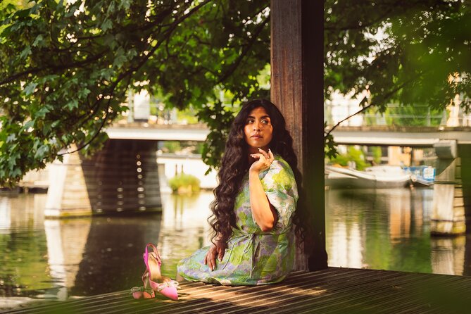 Professional Amsterdam Photo Shoot - The city context: history talk while you walk