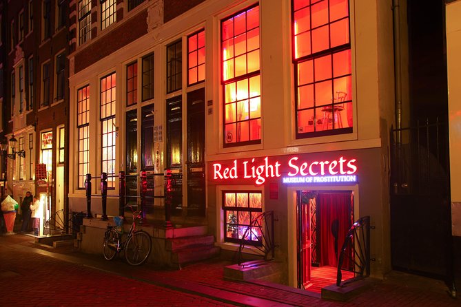 Red Light Secrets: Museum of Prostitution Amsterdam - Walking in: the window scene and the former brothel rooms