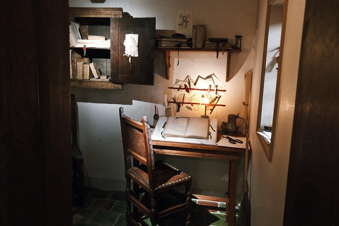 Rembrandt House & Neighborhood Exclusive Guided Walking Tour - Quick hits before you go