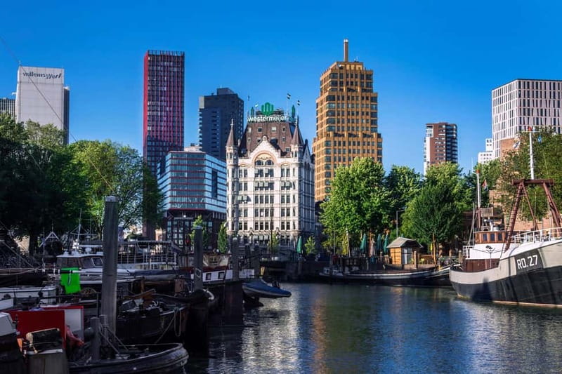 Rent a Canoe in Wijnhaven, Rotterdam - Canoe Basics: Who It Fits, What You Get, and How It Moves