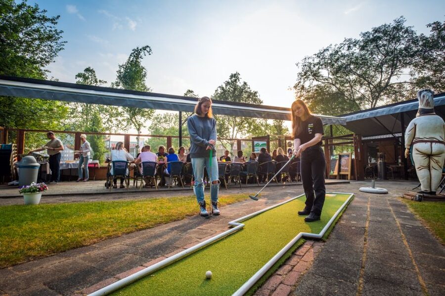 Rotterdam: 18-Hole Mini-Golf Game - Finding the Course: Euromast Park, Right by the Tower