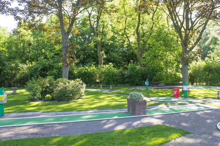 Rotterdam: 18-Hole Mini-Golf Game - Equipment Included Means You Can Travel Light