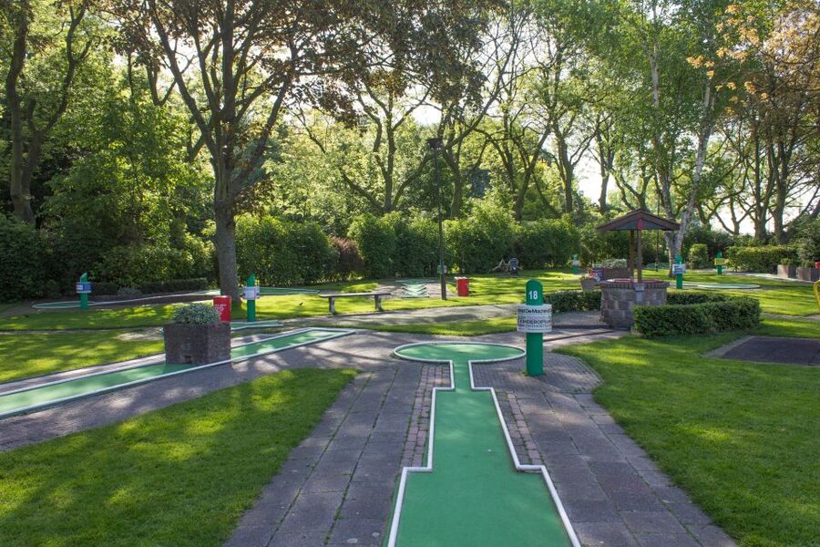 Rotterdam: 18-Hole Mini-Golf Game - Price and Value: Why This $10 Round Makes Sense