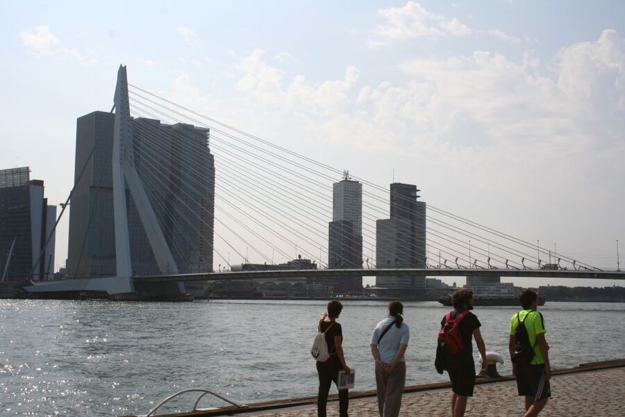 Rotterdam: Architectural Highlights Guided Walking Tour - Timmerhuis and Sint Laurents church, the contrast you should actually notice