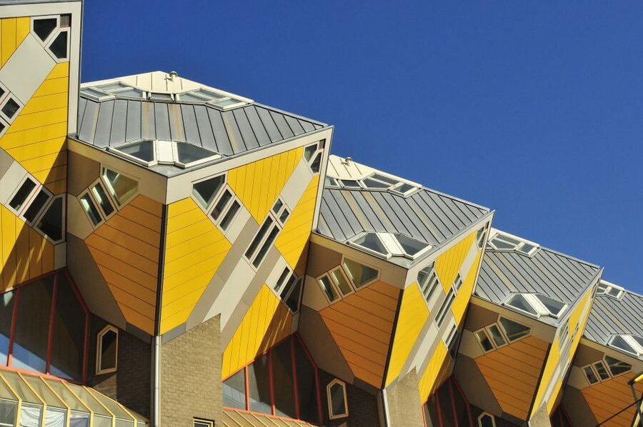 Rotterdam: Architectural Highlights Guided Walking Tour - Walking in from Rotterdam Centraal, where the tour’s lens clicks