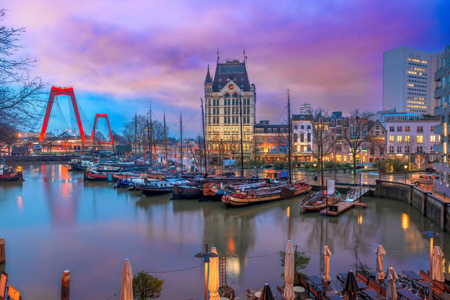 Rotterdam: Capture the most Photogenic Spots with a Local - Meeting at Delftse Poort: The Easy Start That Saves Your Energy