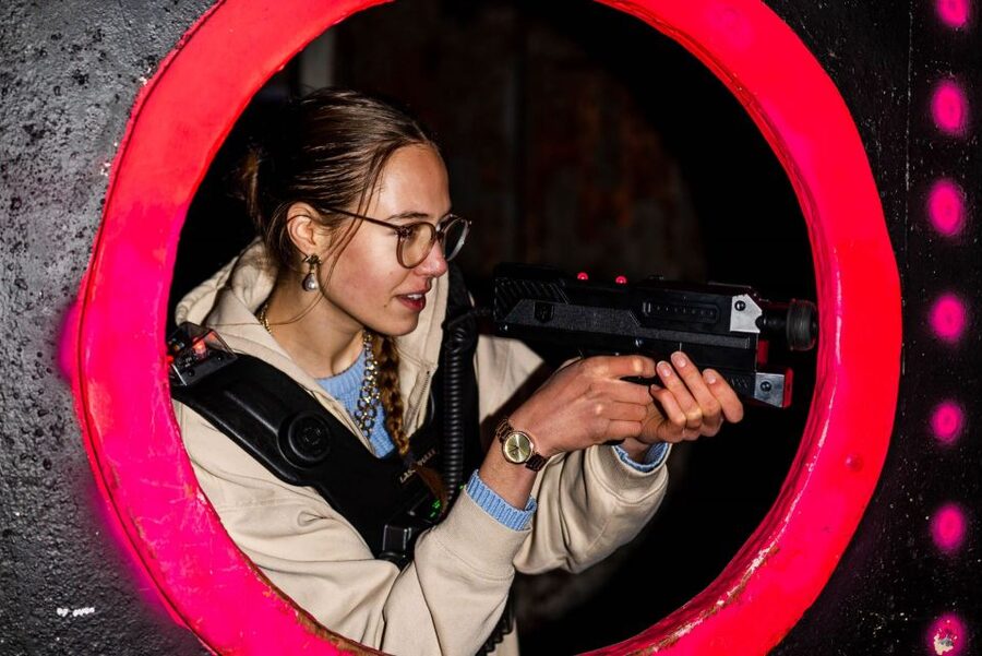Rotterdam: Lasergame Actvity - Before the game: gear up in the engine room setup