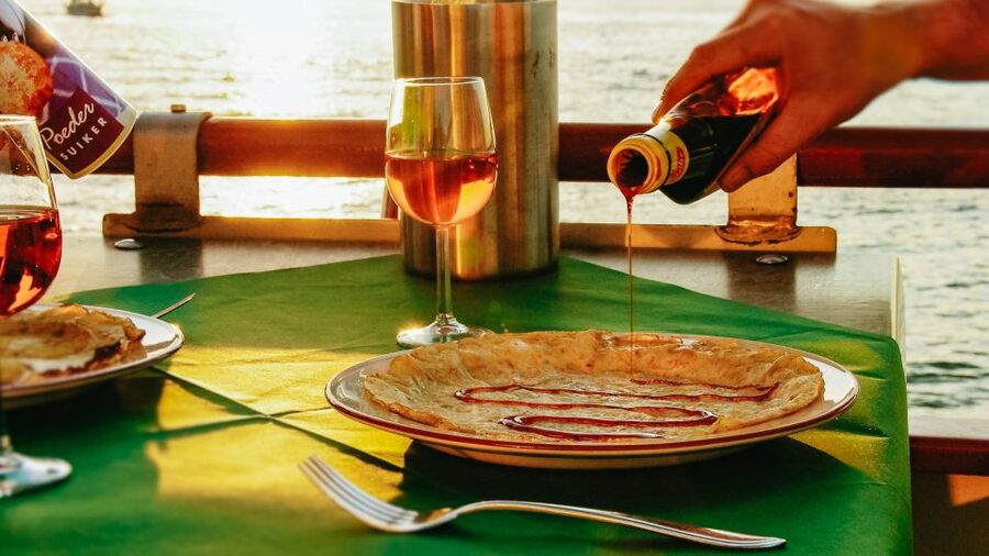 Rotterdam: Pancake Cruise - Service and language: English help, Dutch roots