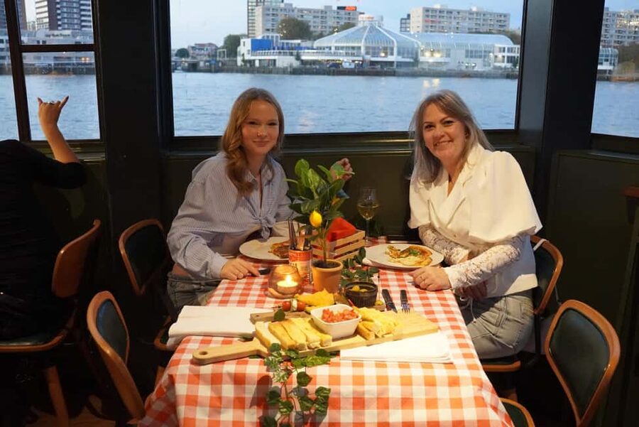 Rotterdam: Pizza Cruise - Rotterdam Pizza Cruise on De Brandaris: Skyline Views Plus Unlimited Italian Comfort Food
