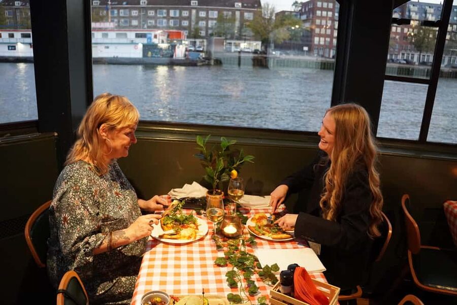 Rotterdam: Pizza Cruise - Antipasti and pizza flavors: what you actually eat on board