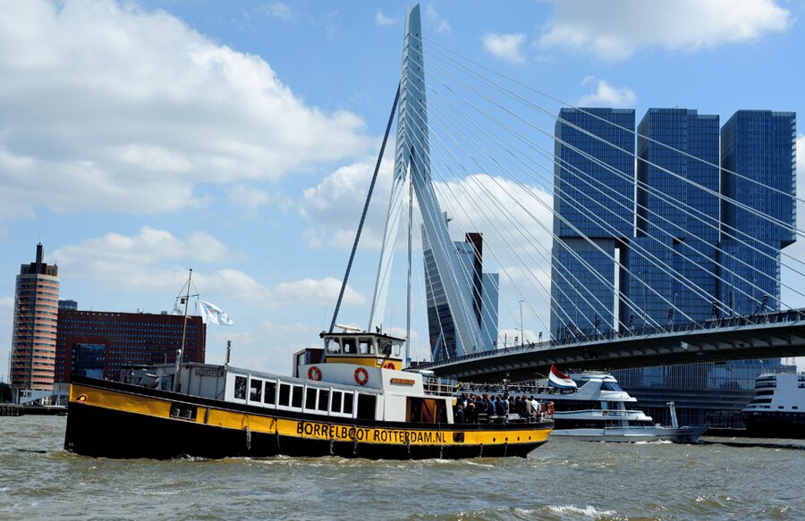 Rotterdam: Pub Cruise with Drinks and Bites - Drinks and Dutch bites: the part that makes it easy