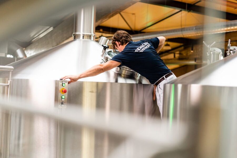 Rotterdam: Stadshaven Brewery Tour with Beer Tastings - What the tour feels like in real time (timing, group size, languages)