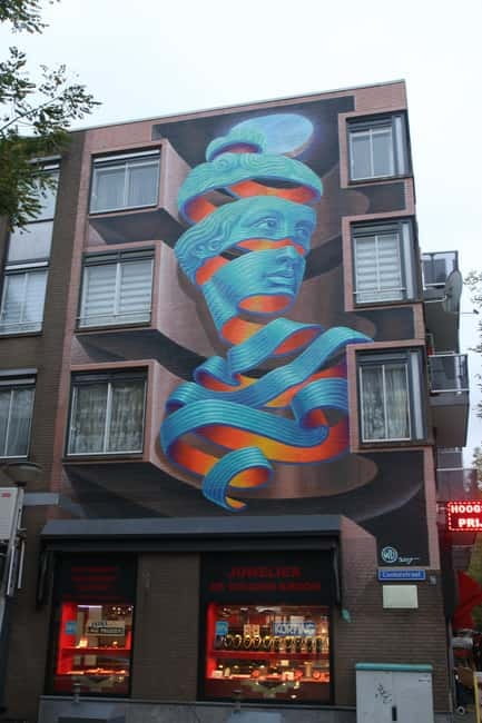 Rotterdam Street Art tour: Including specialised guide - Entering Central Station Hall, then heading straight to the art