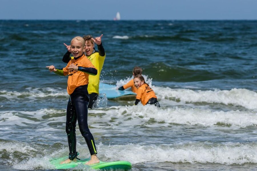 Scheveningen Beach: 1,5-Hour Surf Experience for Adults - Riding Dutch Waves: What You Will Actually Do in the Water