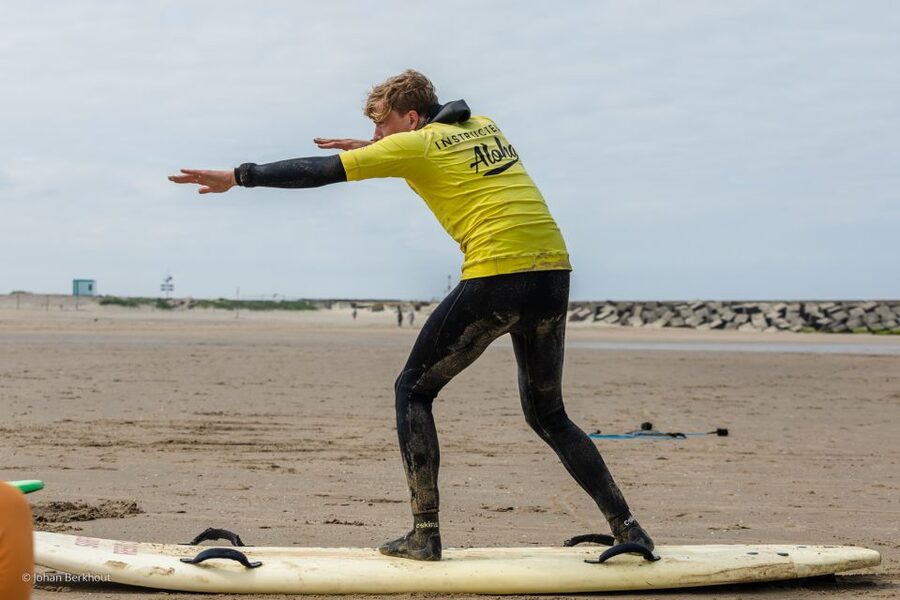 Scheveningen Beach: 1,5-Hour Surf Experience for Adults - Where You Meet, and What the First Minutes Feel Like