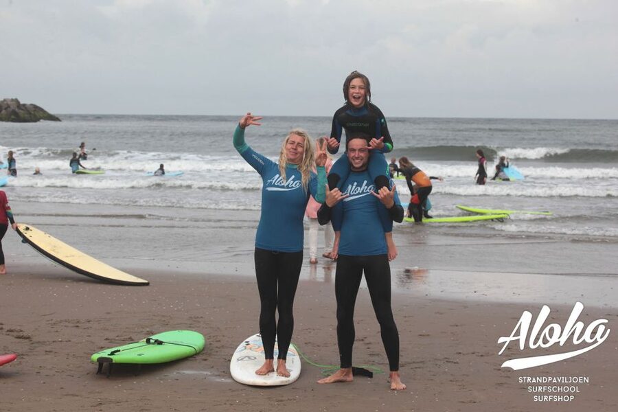 Scheveningen Beach: 1,5 hour Surf experience for families - Getting started at Scheveningen Beach, where the waves do the work