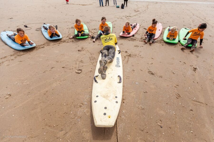 Scheveningen Beach: 1,5-Hour Surf Experience for kids - Key points if you are choosing a kids surf lesson