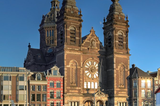 Self-Guided Audio Tour of The Red Light District - A 17th-century house with a church hidden on the top floor