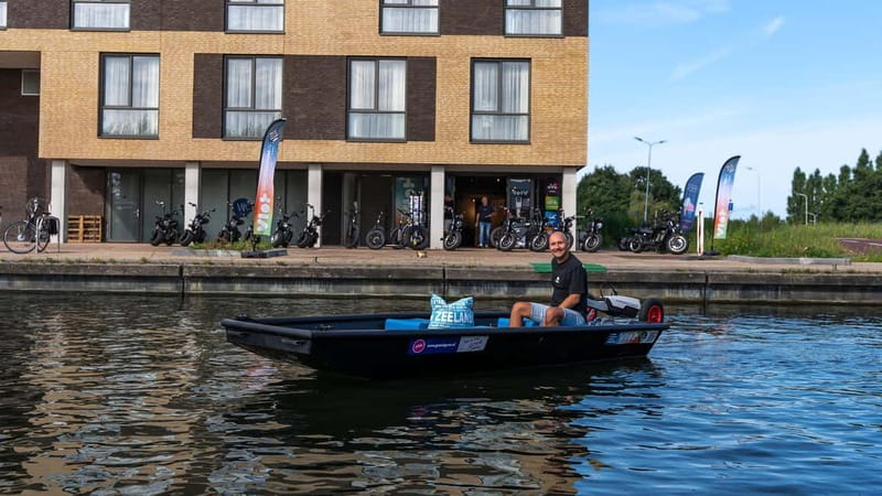 Self-Guided Electric Boat Rental - Goes historic harbor and the canals: the best start for first-timers