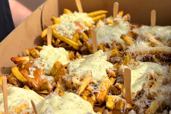 Skipping Lines & Sipping Beers: A History Tour of Amsterdam - Stop One: Fabel Friet Skip-the-Line Fries and What to Order in Amsterdam Style