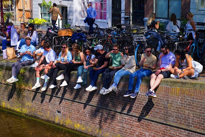Skipping Lines & Sipping Beers: A History Tour of Amsterdam - Begijnhof: A Quiet Safe Haven Stop in the Middle of City Life