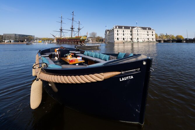Small-Group Luxury Canal Cruise with Local Skipper - Stop 4: Amsterdam’s most famous and romantic bridge