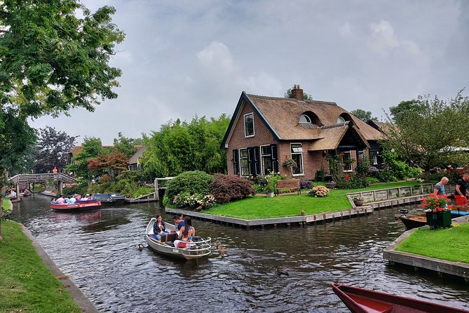 Small-Group Tour to Windmills & Giethoorn with boat tour - Why Zaanse Schans and Giethoorn fit together