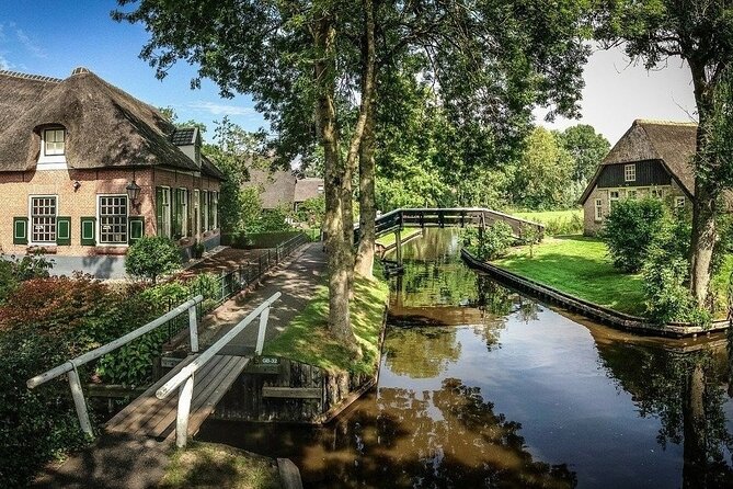 Small-Group Tour to Windmills & Giethoorn with boat tour - Giethoorn: a 1-hour private canal cruise plus real time to wander