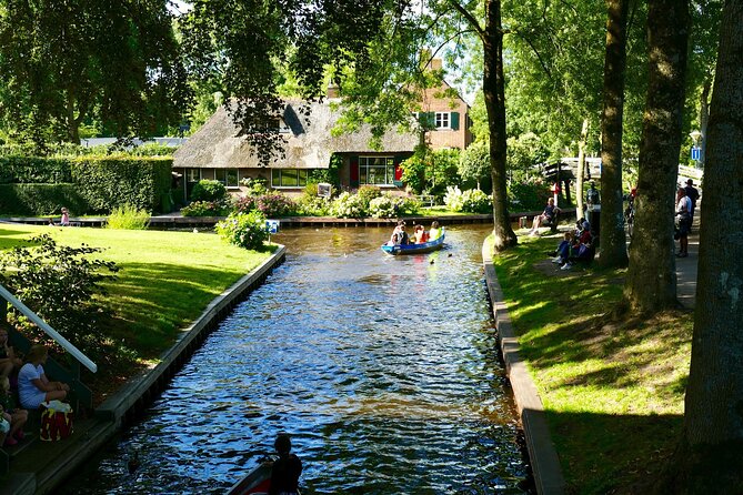 Small-Group Tour to Windmills & Giethoorn with boat tour - Meeting up at NH Barbizon Palace and riding in comfort