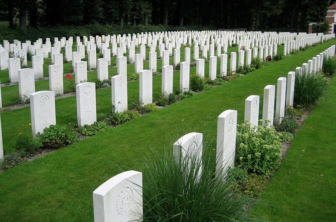 Small group WWII Tour: Nazi concentration Camp & Battle of Arnhem - Airborne Museum at Hartenstein: stories told through objects