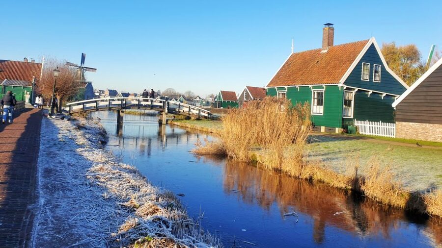 Small Group Zaanse Schans & Volendam Tour w/ Hotel Pick up - The clogs, cheese tasting, and diamond factory stops
