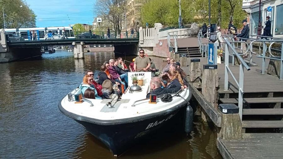 Smoke & Boat Amsterdam - The Official 420 Canal Cruise - Price and value: why $18 can feel like a bargain