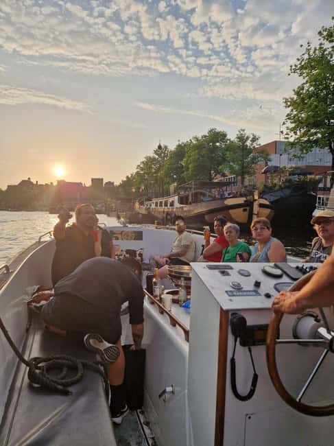 Smoke & Boat Amsterdam - The Official 420 Canal Cruise - Getting to Leidsekade 98, and why the location is convenient