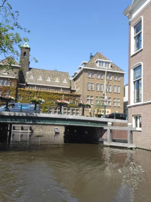 The Hague: Canal Cruise with Live Guide Winter edition - What you will actually see: Palace Garden, Royal Stables, and the Den Haag skyline