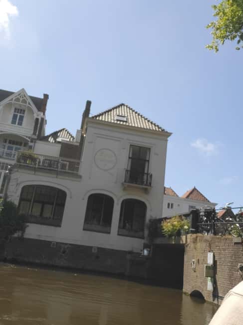 The Hague: Canal Cruise with Live Guide Winter edition - Winter comfort on the boat: blankets, cozy pacing, and what you should wear