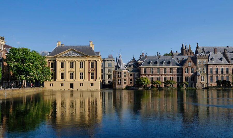 The Hague: City Walking Tour - Het Binnenhof: the oldest still-functioning Parliament in the world