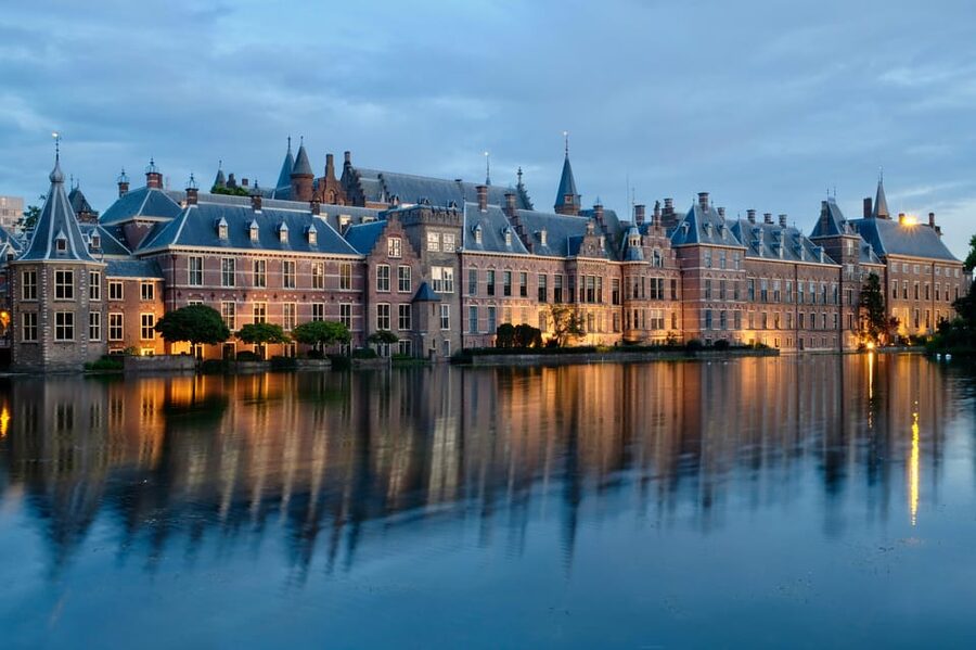 The Hague: City Walking Tour - Lange Voorhout: the lane that earns its reputation