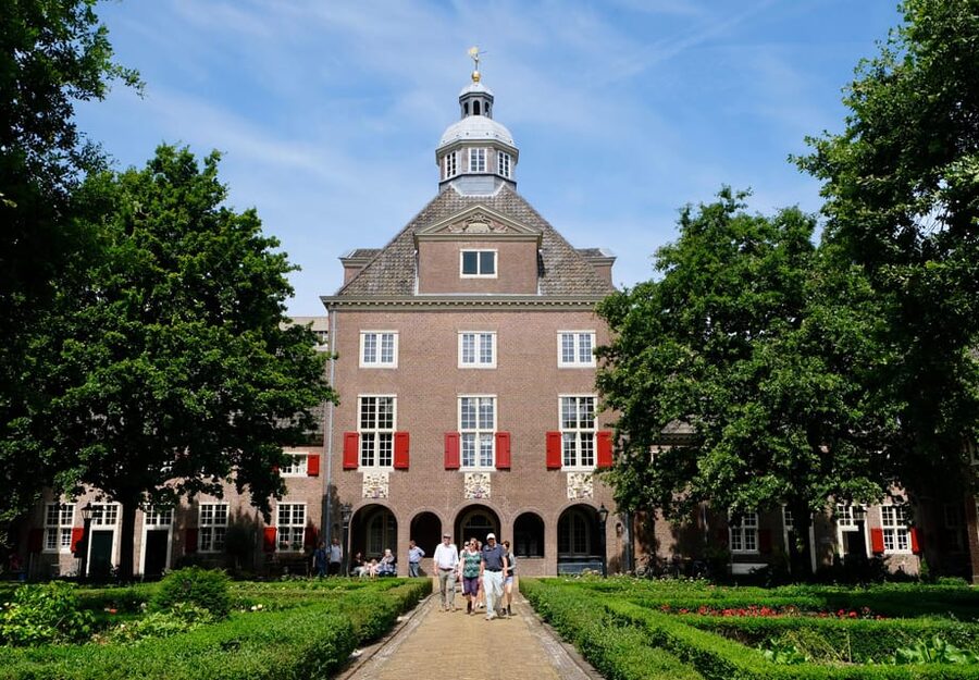 The Hague: Courtyard Walking Tour - Stop-by-stop feel: how the walk builds with each hidden courtyard
