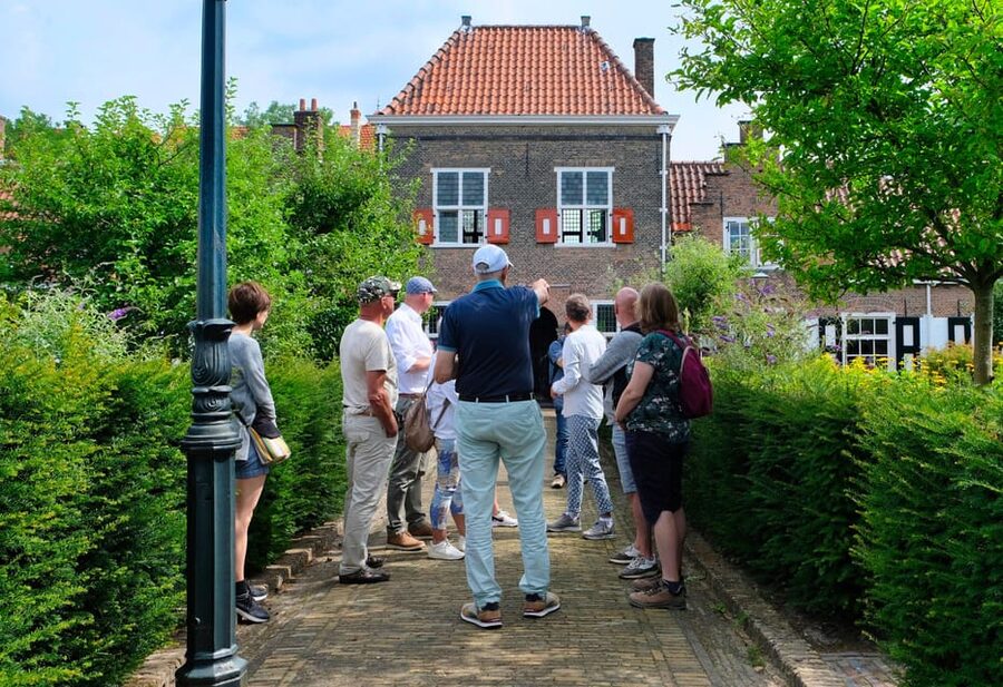 The Hague: Courtyard Walking Tour - Price and time: what $9 buys you in a 1.5-hour story walk
