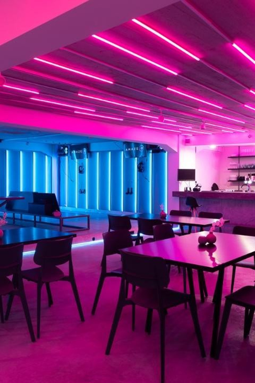 The Hague Downtown: VR Zombie Shooter 2 - 4 people - Amaze VR at Torenstraat 140, in the heart of The Hague