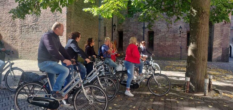 The Hague: Highlights Bike Tour - Mauritshuis and the royal footprint: art and power in the same radius