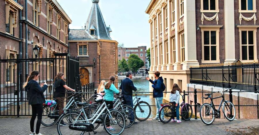 The Hague: Highlights Bike Tour - Lange Voorhout and The Passage: the elegance and the everyday