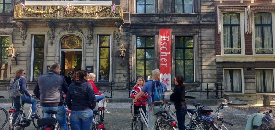 The Hague: Highlights Bike Tour - Where the tour starts behind the grey garage door