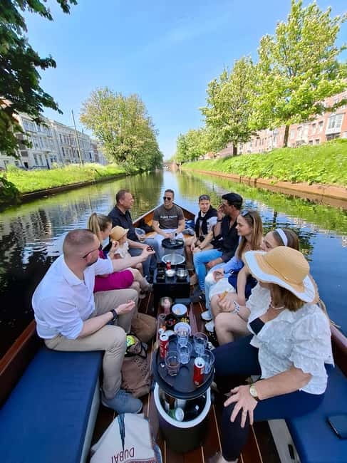 The Hague: individual tickets for an electric boattour! - Your electric open boat experience on Mauritskade